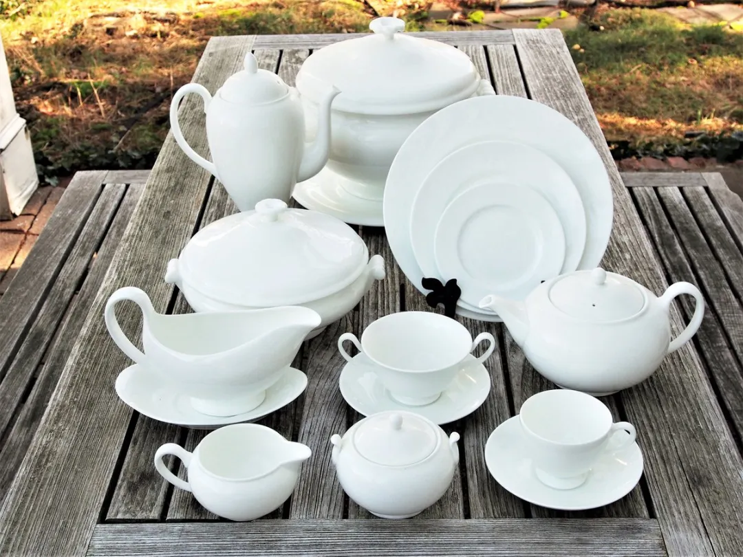 Wedgwood White Saladeschaal 25cm