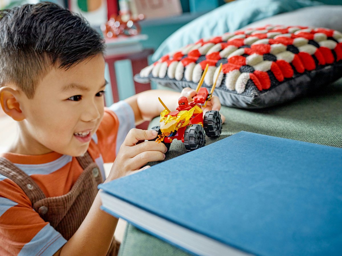 LEGO NINJAGO Kai en Ras' Duel Tussen Auto en Motor Speelgoed - 71789