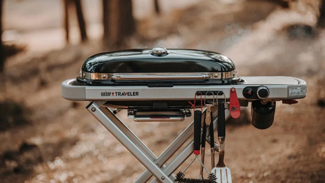 Weber Traveler Gasbarbecue - 15 Burgers - Zwart