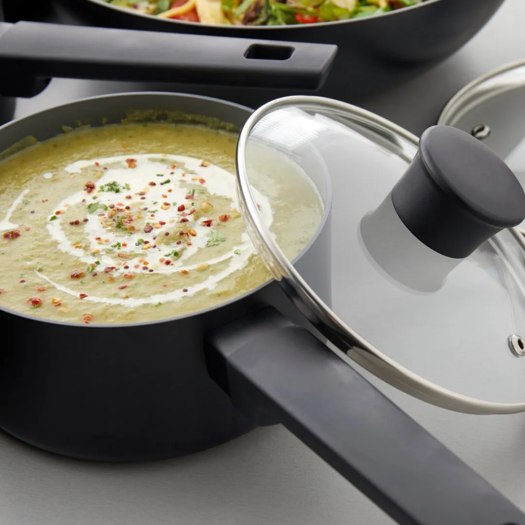 Russell Hobbs Shield Collectie Sauspan 16cm - Zwart