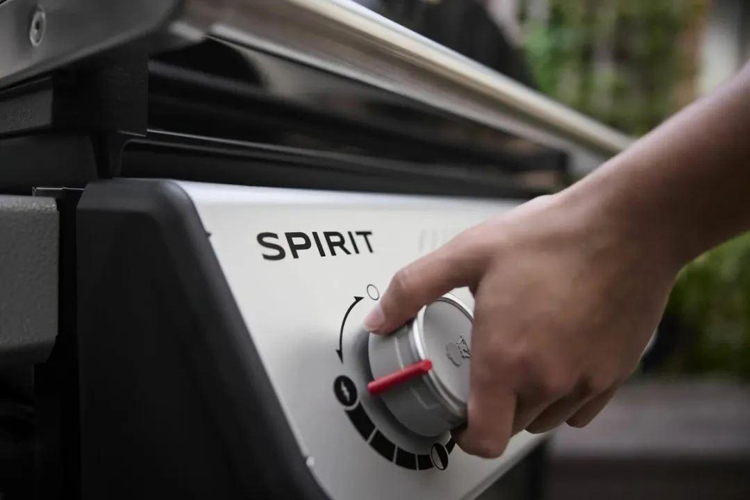 Weber Spirit E-435 Gasbarbecue - 5 Branders - Rood/Zilver/Zwart