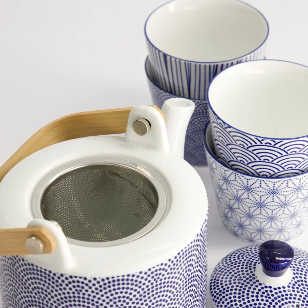 Tokyo Design Studio Nippon Blue Theepot 0,8L - 4 Kopjes - Dots Blauw/Wit