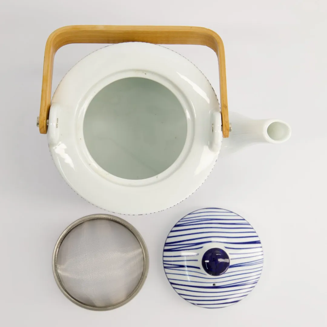 Tokyo Design Studio Nippon Blue Theepot 1,3L - Porselein - Geschenkverpakking