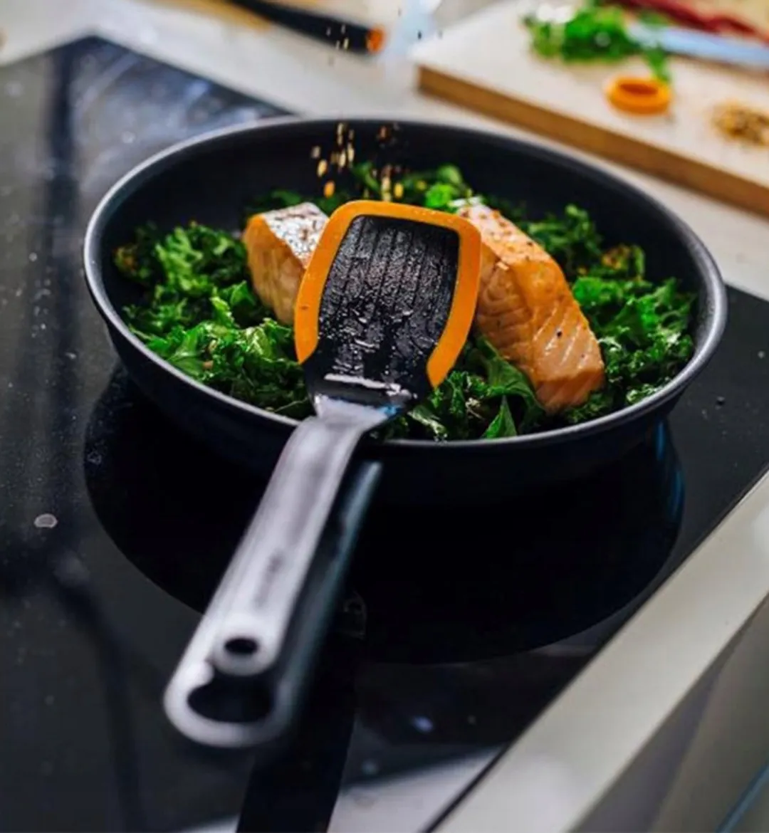 Fiskars Kitch'n Koekenpan 28cm - Antiaanbaklaag - Zwart
