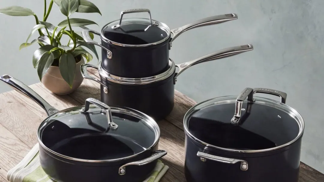 Le Creuset Essential Non-Stick Keramische Pannenset 2-delig - Zwart - afbeelding 4 van 4