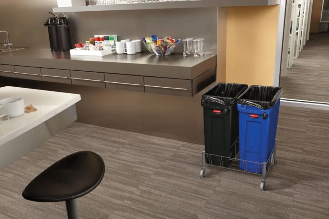Rubbermaid Slim Jim CP652 Afvalbak 60L - Zwart