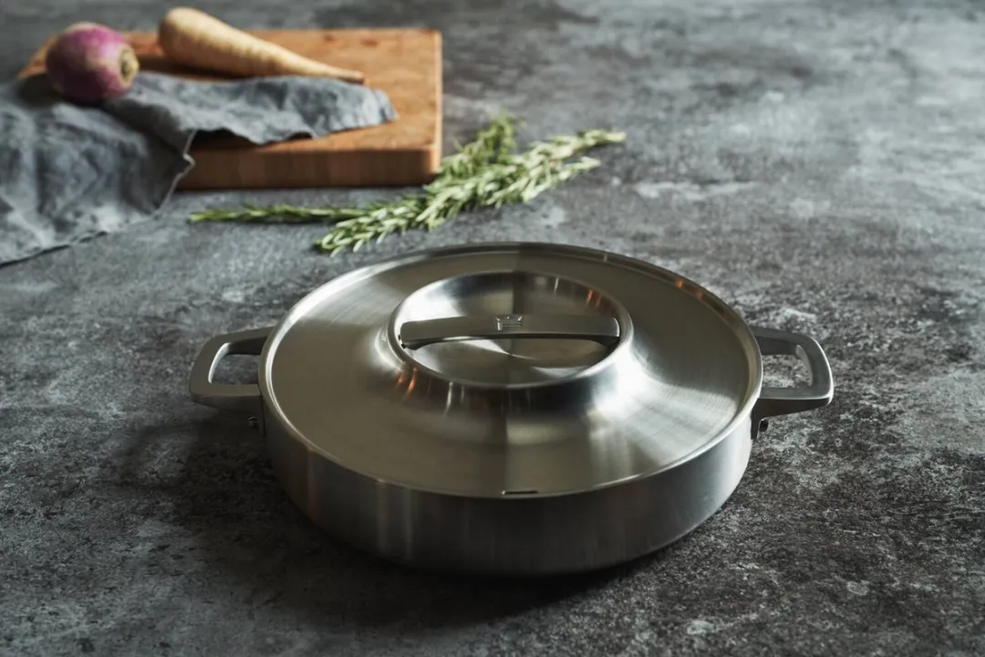Fiskars Norden Braadpan 28cm - RVS - met Deksel - afbeelding 4 van 6