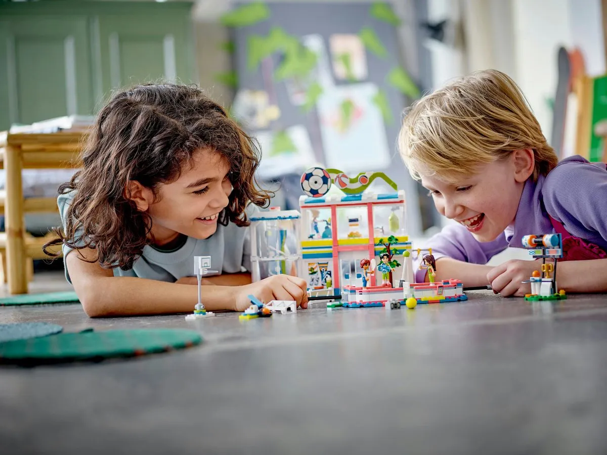 LEGO Friends Sportcentrum 41744 - 832 Stukken - Meerkleurig