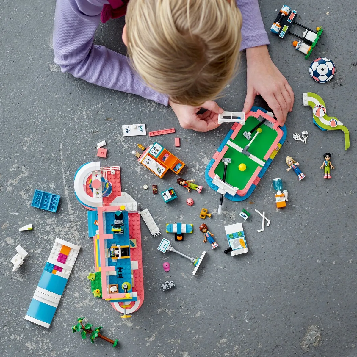 LEGO Friends Sportcentrum 41744 - 832 Stukken - Meerkleurig