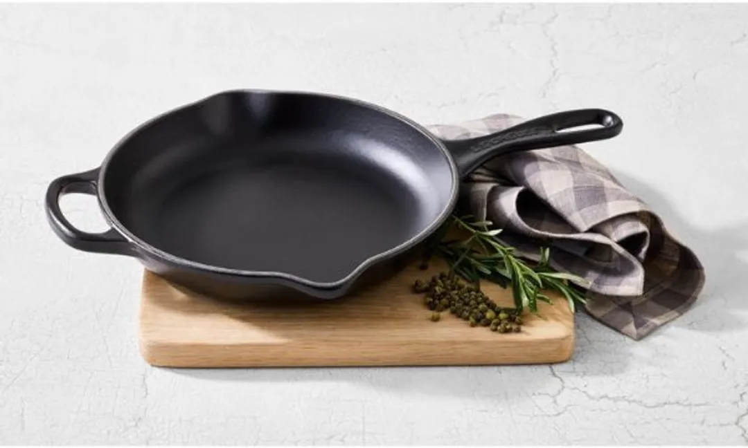 Le Creuset Signature Skillet Koekenpan 23cm - Mat Zwart - afbeelding 6 van 6