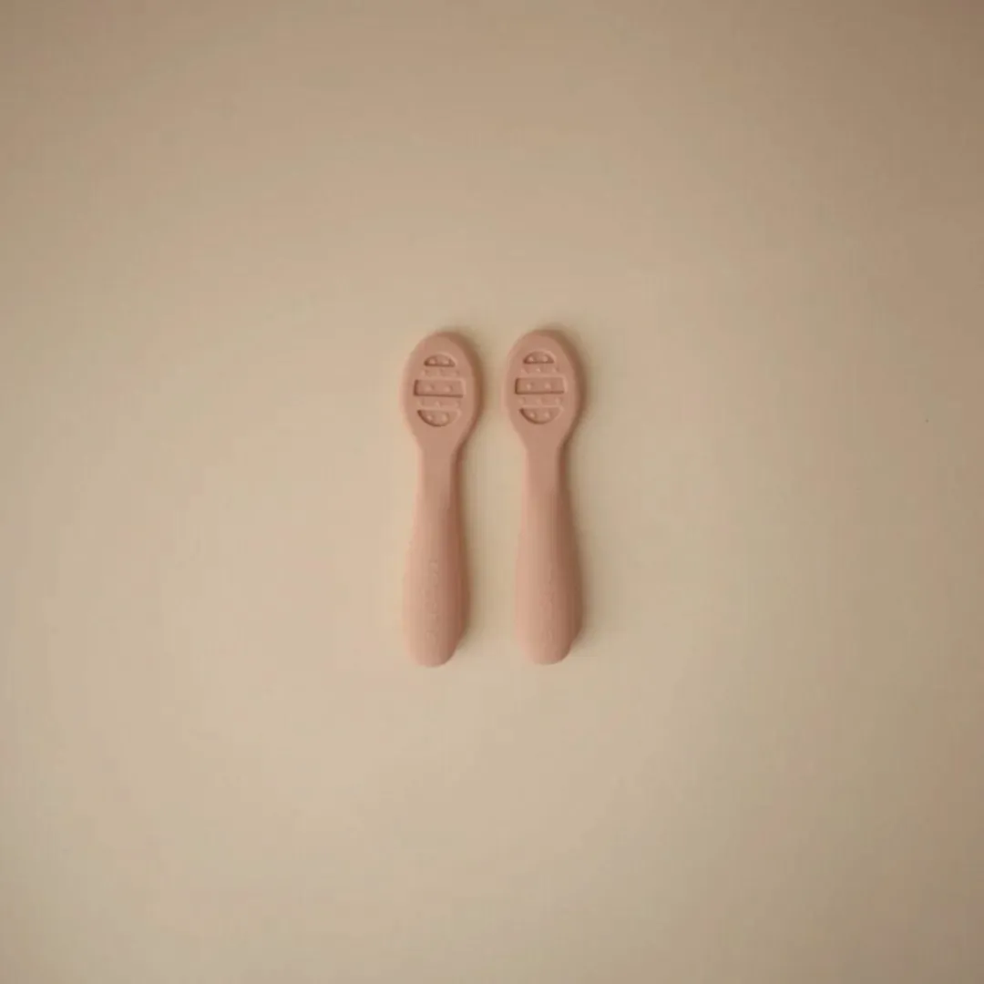 Mushie First Feeding Baby Lepers 2 Stuks - Blush/Shifting Sand