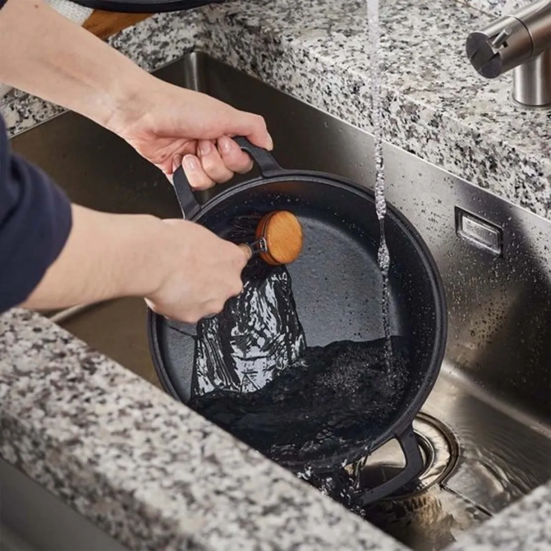 Fiskars Norden Gietijzeren Koekenpan 28cm - Zwart - afbeelding 6 van 6