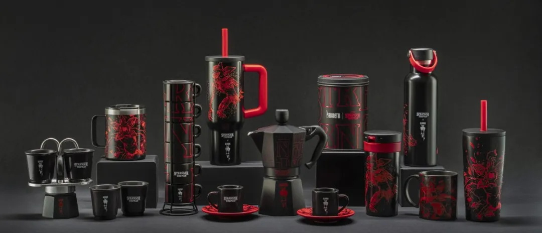 Bialetti Stranger Things Thermo Reisbeker 380ml - Glow in the dark - Zwart/Rood