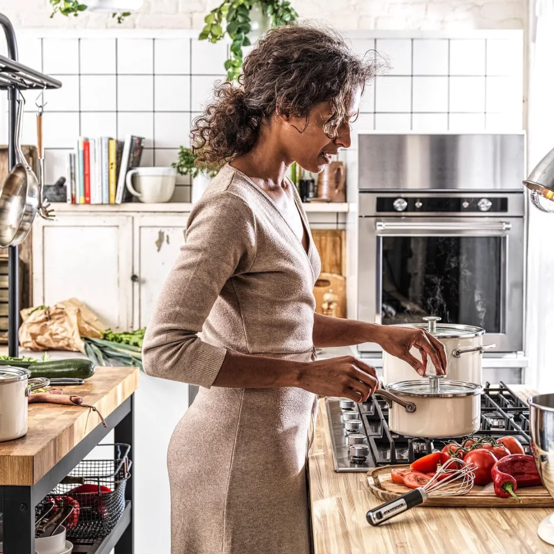 KitchenAid Steel Core Enamel kookpan 20cm 3,7L - Amandelwit - inductie - PFAS-vrij