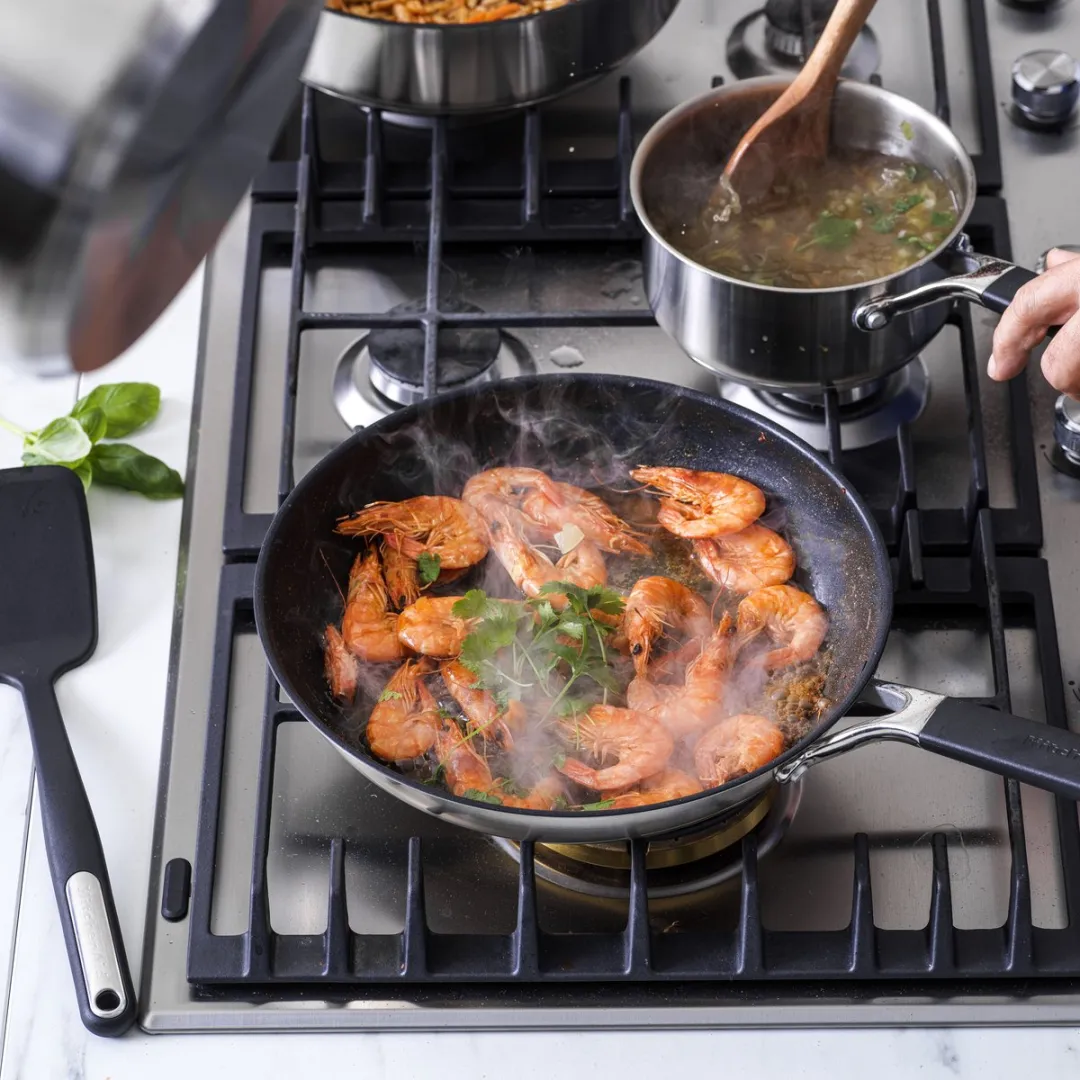 KitchenAid Stainless Steel Braadpan 28cm - PFAS-vrije antikleeflaag - Braadpan Inductie - Keramische pan - Ovenbestendig tot 160°C - Vaatwasserbestendig - Zilver