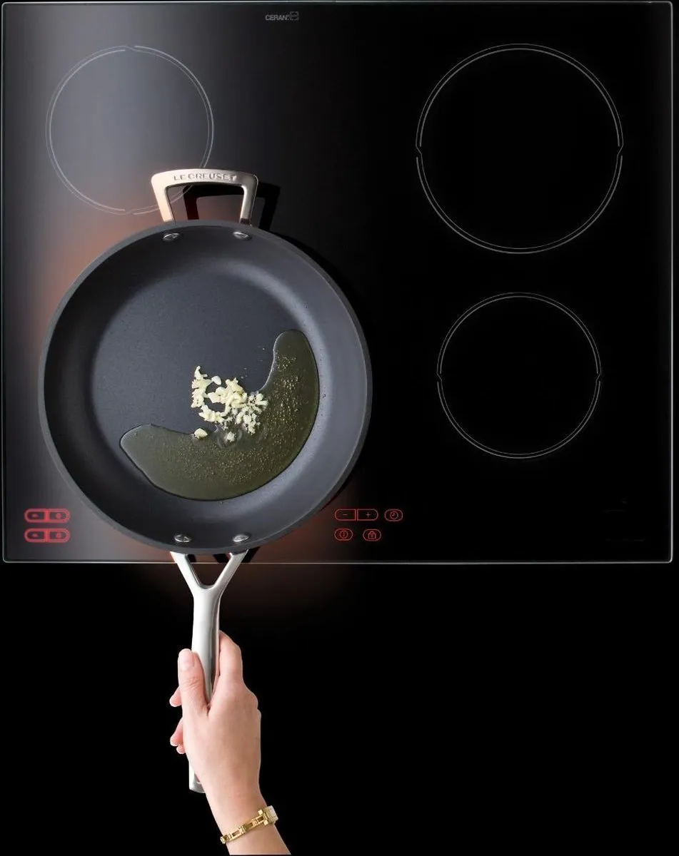Le Creuset Les Forgées Koekenpan 22cm - Zwart - afbeelding 2 van 6