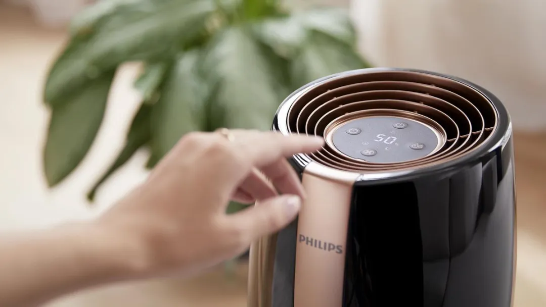 Philips Luchtbevochtiger HU2718/10 - 2l Waterreservoir – 200 ml/u - Stille Koudwaterverdamper – Antibacterieel - Met Display - Automatische detectie - Zwart / Goud