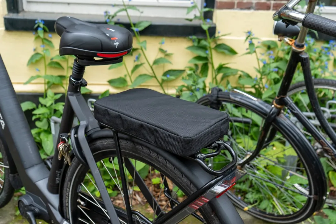 Voltano Fietskussen 32cm - 5cm Dik - Zwart