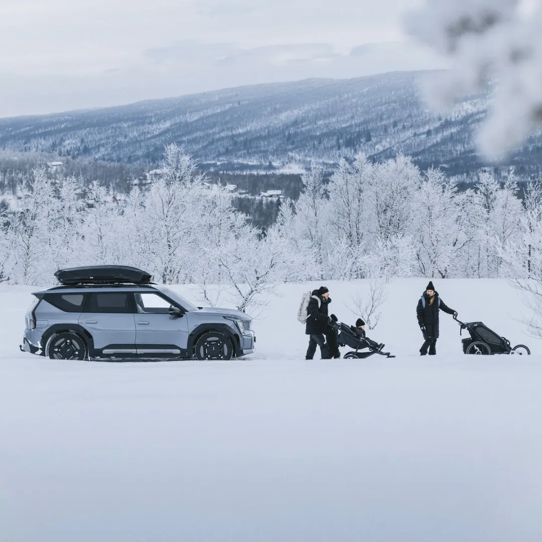 Thule Motion 3 Dakkoffer - 490L - 75kg - Black Glossy