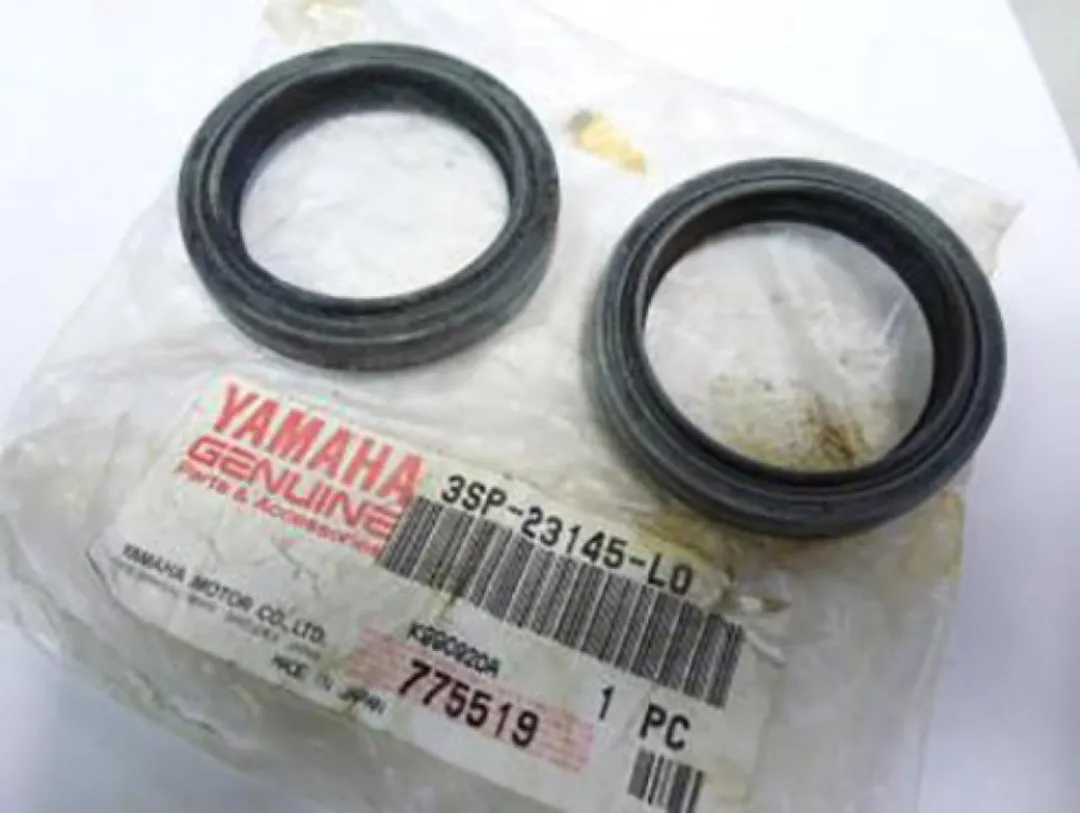 Yamaha 3SP-23145-L0 Joint Spi 40x53x8/9mm - Noir