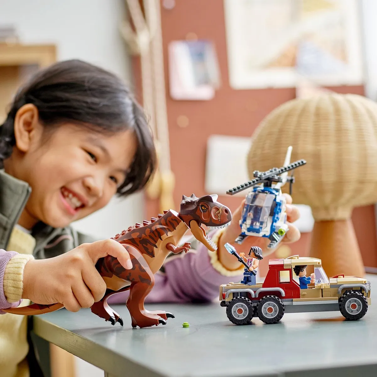 LEGO Jurassic World Carnotaurus 76941 - 240 Stukken - 3 Minifiguren