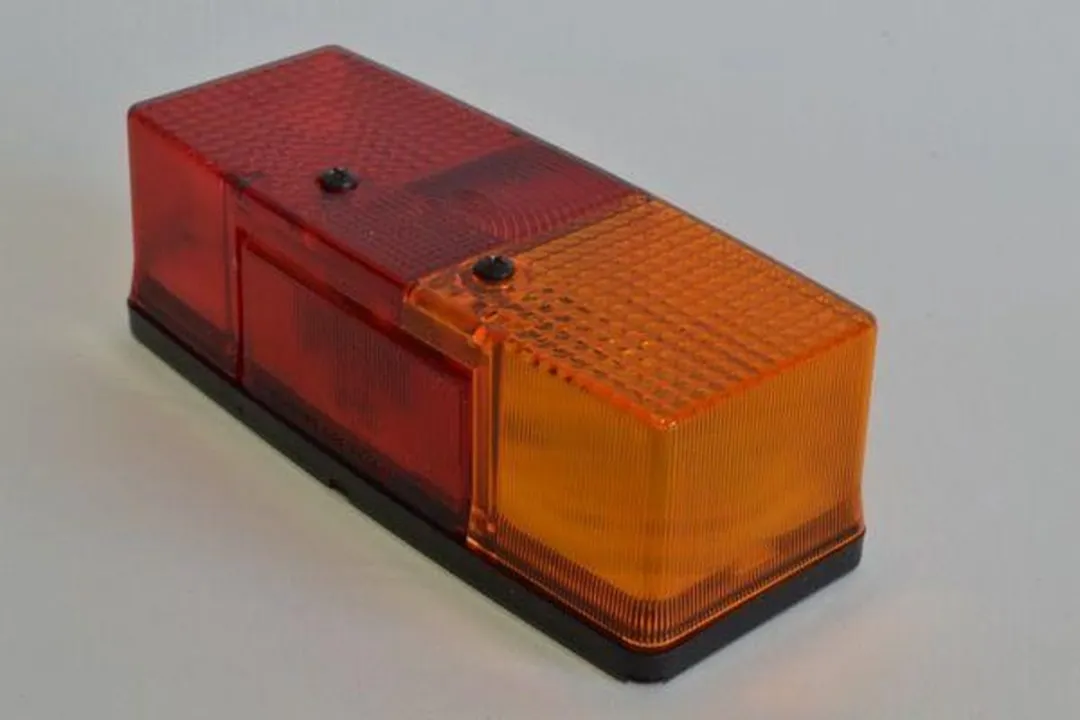 Hella Achterlicht 24/12V - Geel - ECE - Rechts