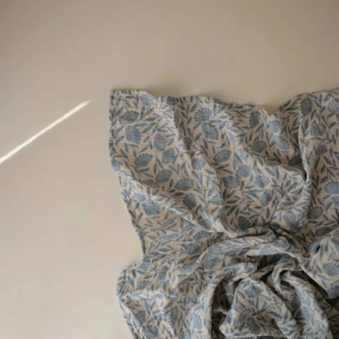 Mushie Hydrofiele Doek XL Swaddle - 120x120cm - Blue Flowers