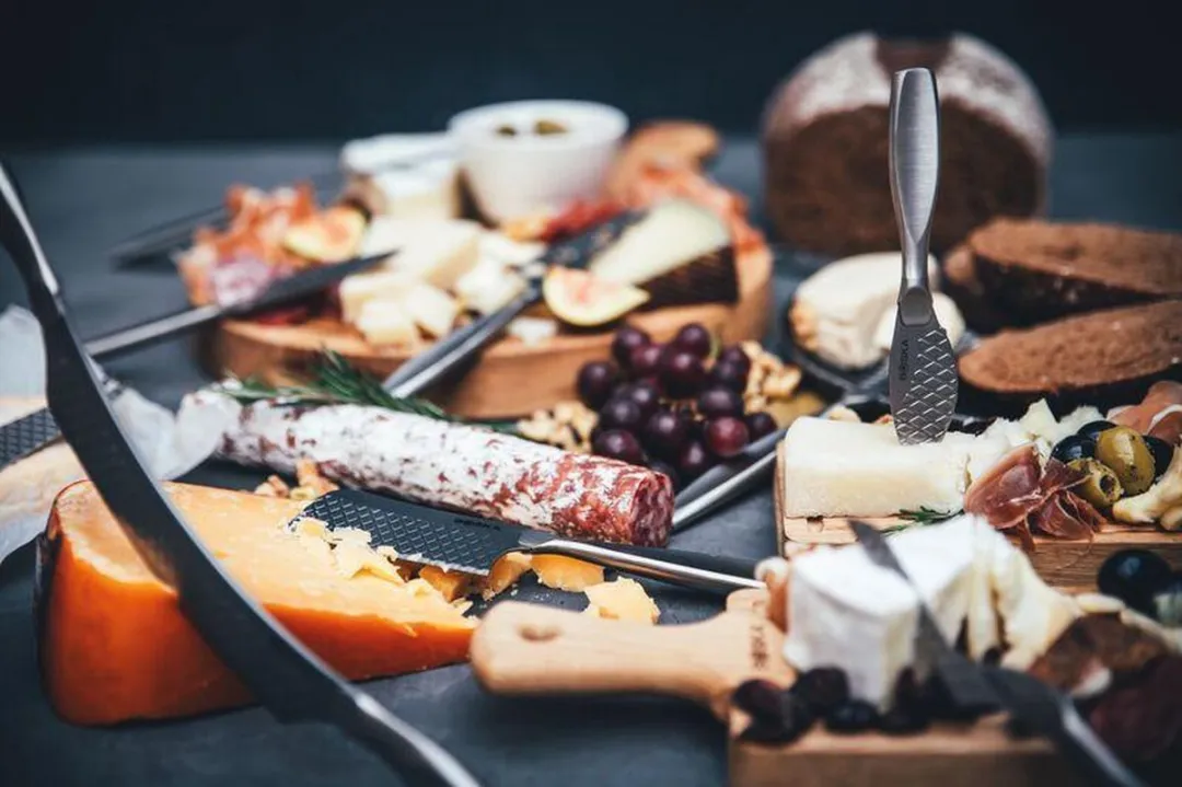 Boska Kaasbijl Hard Monaco+ Nr.6 - Kaasbijl - Kaasmes - Kaasbijl voor oude kaas - RVS - Vaatwasserbestendige kaasbijl - Keukengerei - Keuken accessoires - - 10 jaar garantie