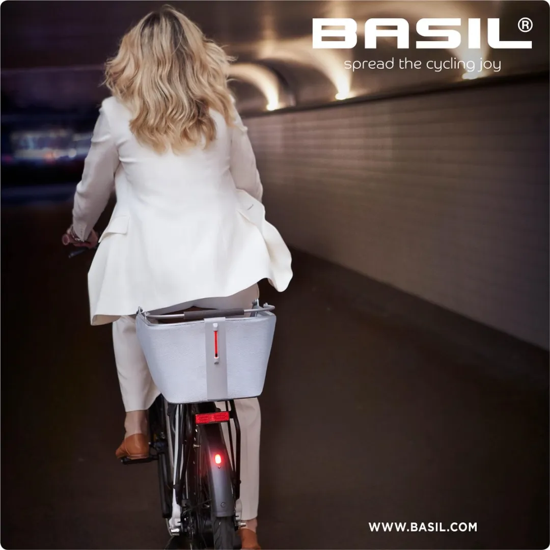 Basil Cento Tech Fiber Fietsmand Nordlicht MIK - Blauwzilver - LED verlichting