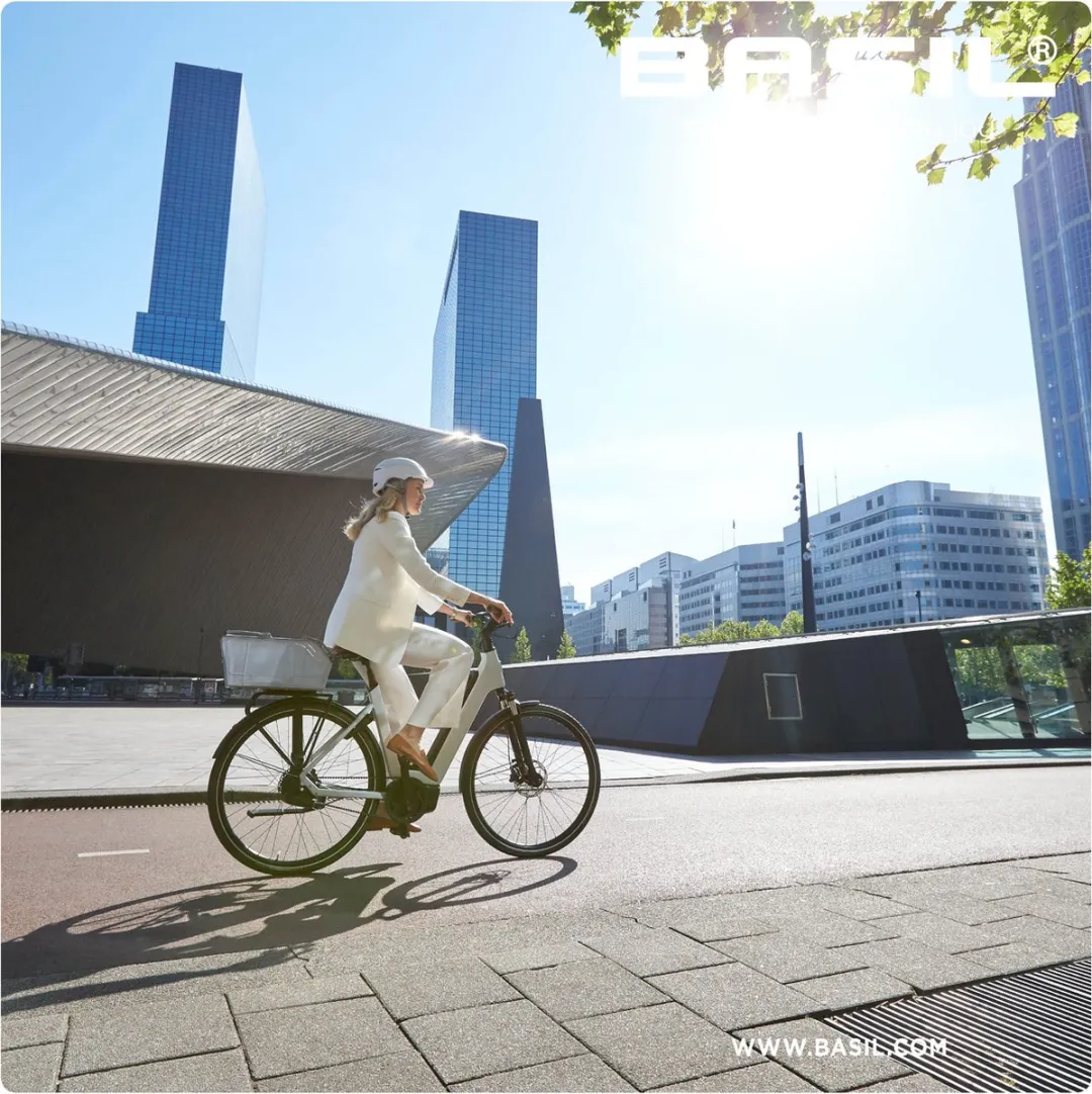 Basil Cento Tech Fiber Fietsmand Nordlicht MIK - Blauwzilver - LED verlichting