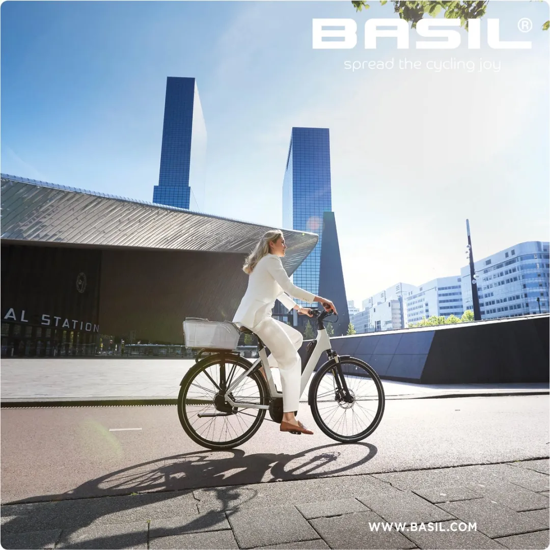 Basil Cento Tech Fiber Fietsmand Nordlicht MIK - Blauwzilver - LED verlichting
