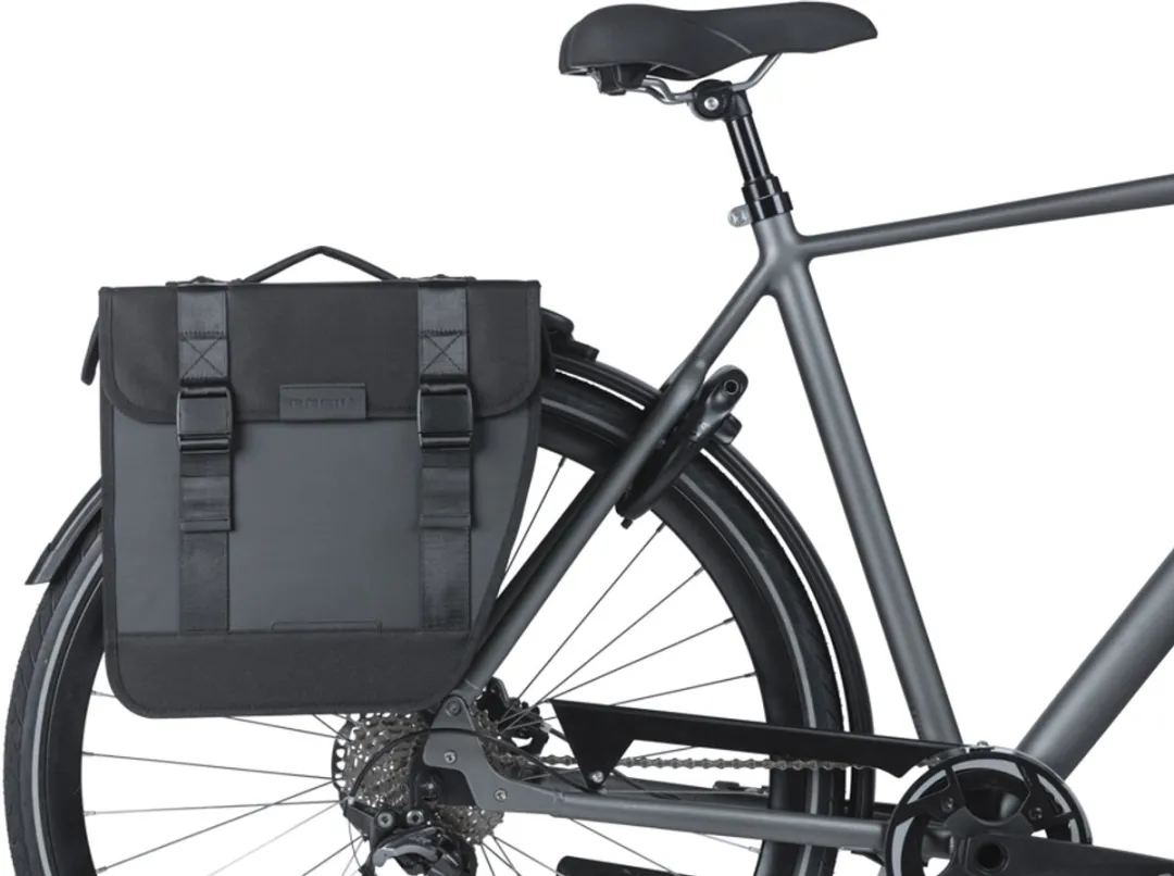 Basil Tour Waterproof Fietstas MIK 28L - Zwart - afbeelding 6 van 6