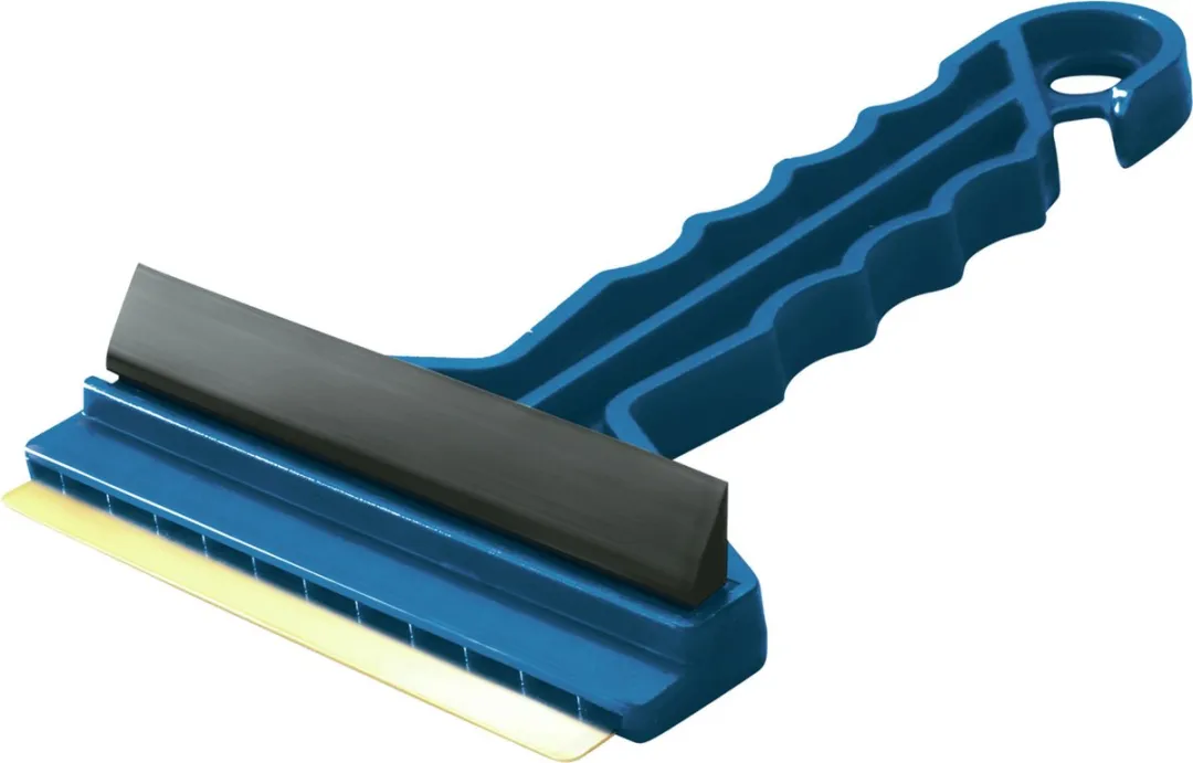 IJskrabber / autoraam krabber - 2x - blauw - kunststof - met hard blad - rubberen trekker - 9 x 16 cm - ruiten - sneeuw en ijsvrij maken