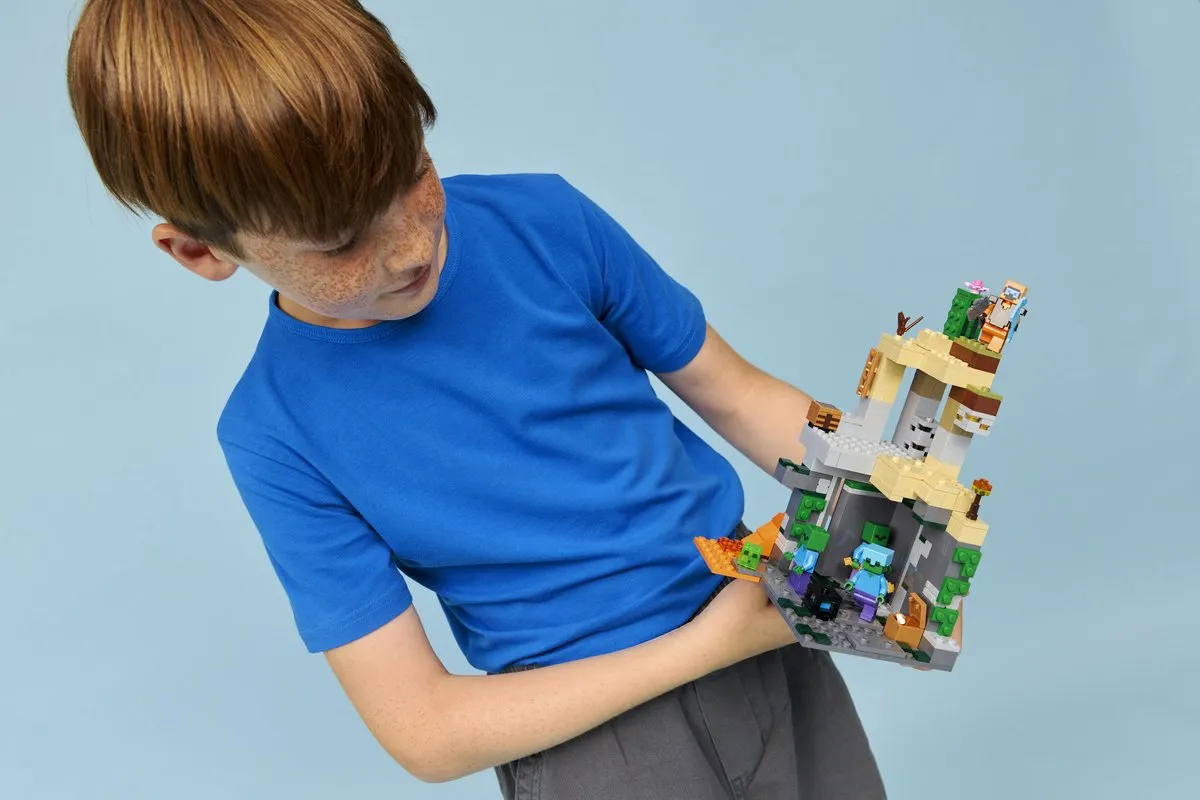 LEGO Minecraft Zombiekerker 21587 - 284 Stukken - 3 Minifiguren