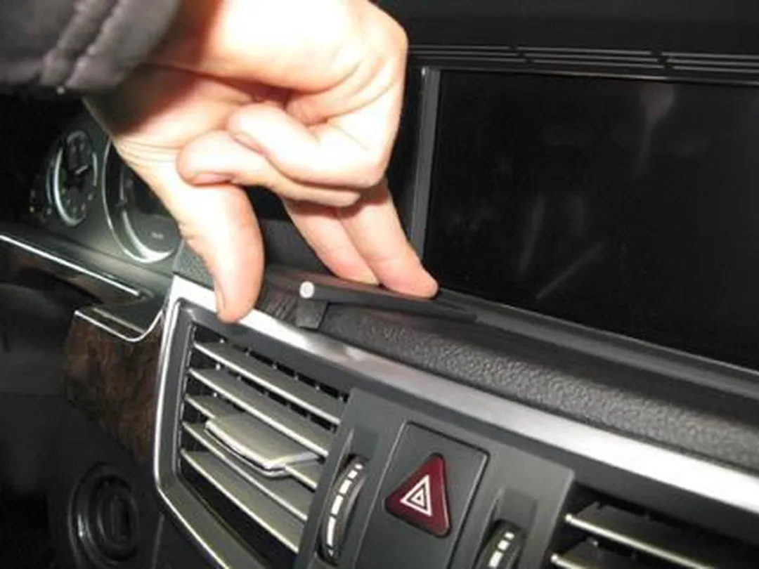 Brodit Center Mount MB E-Class Sedan 09- - 854330 - Zwart
