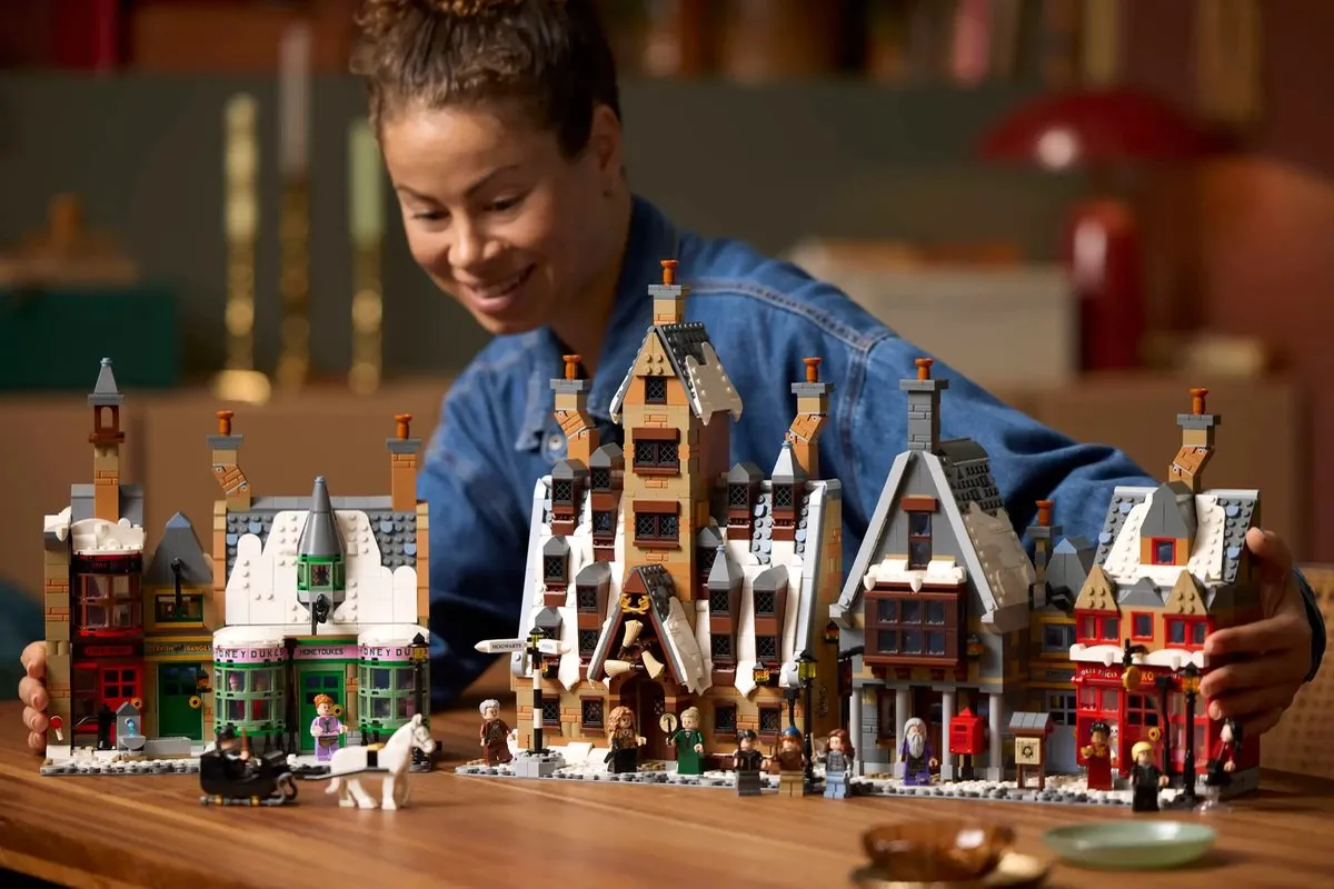 LEGO Harry Potter 76457 Het dorp Zweinsveld - 3228 Stukken