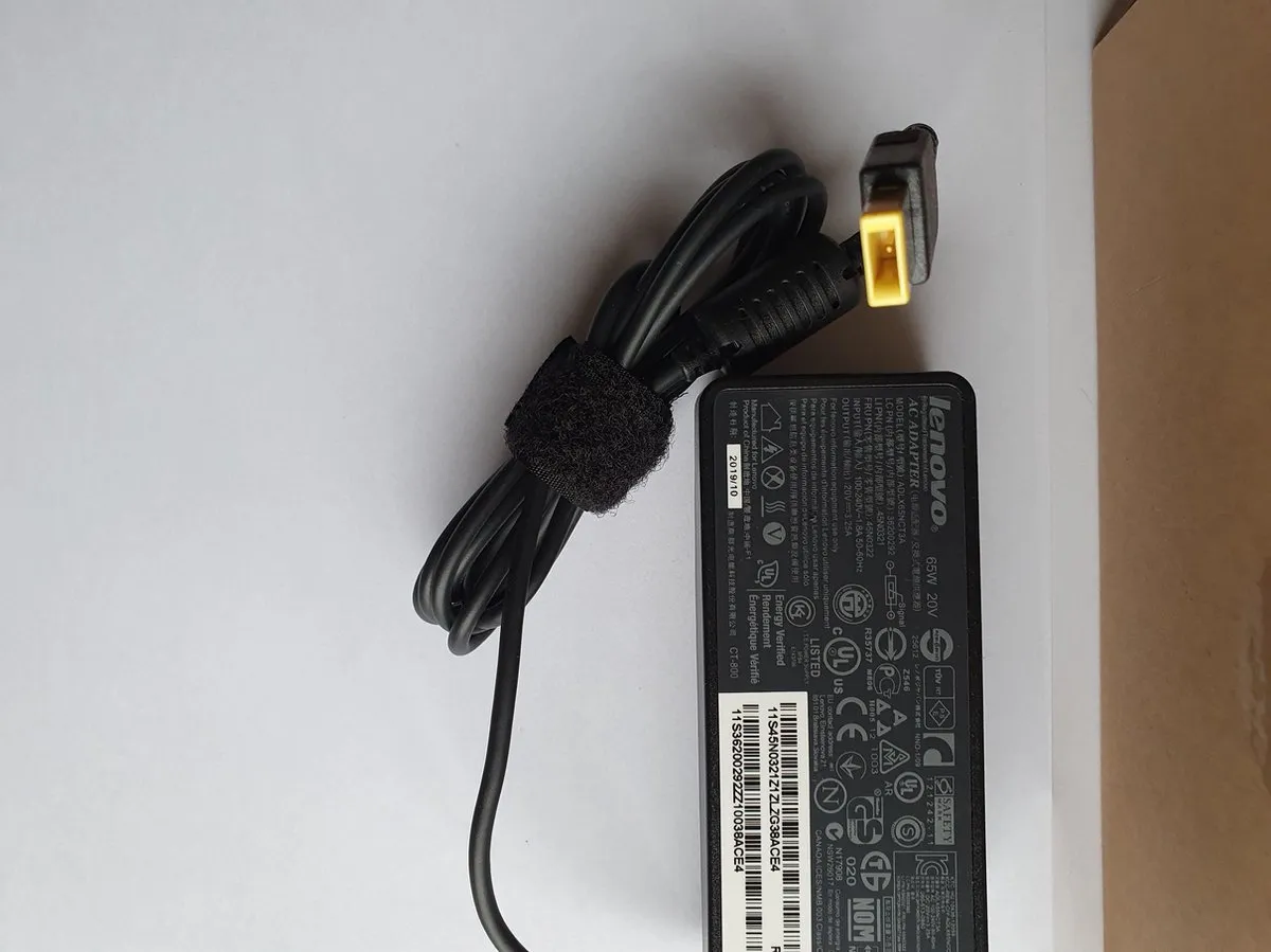 Lenovo ThinkCentre 65W Laptop Adapter - 2902940 - Zwart