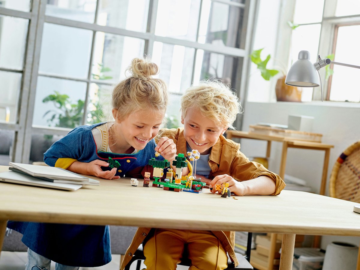 LEGO Minecraft De Bijenhouderij - 21165