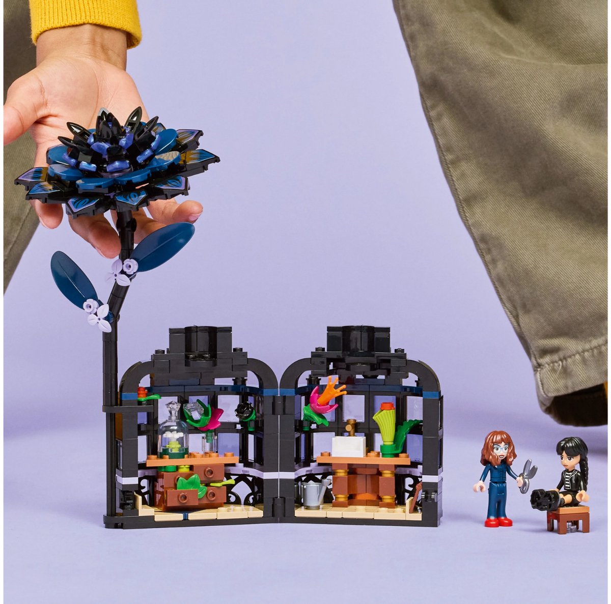 LEGO® Wednesday Zwarte Dahlia - 76784