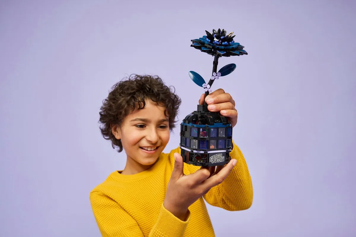 LEGO Wednesday Zwarte Dahlia 76784 - 358 Stukken