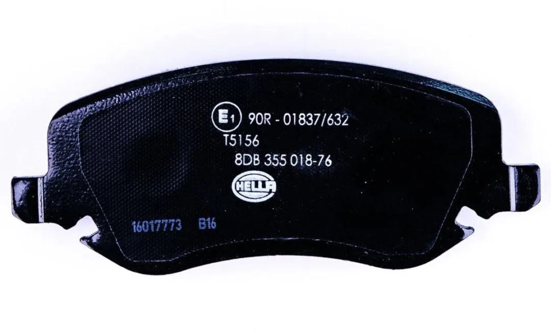 Hella PAGID Remblokken Schijfrem Voorzijde Lancia Thesis 841 - met accessoires