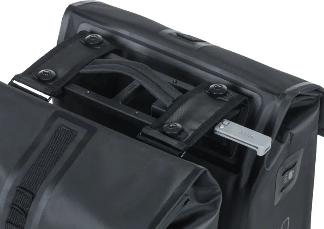 Basil Urban Dry Dubbele Fietstas - 50L - Zwart