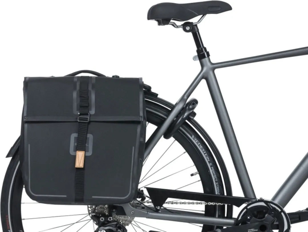 Basil Urban Dry Dubbele Fietstas - 50L - Zwart
