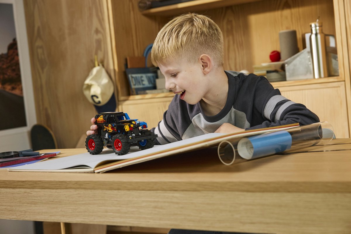 LEGO Technic Monster Jam Grave Digger Feuer - Speelgoedauto bouwset.