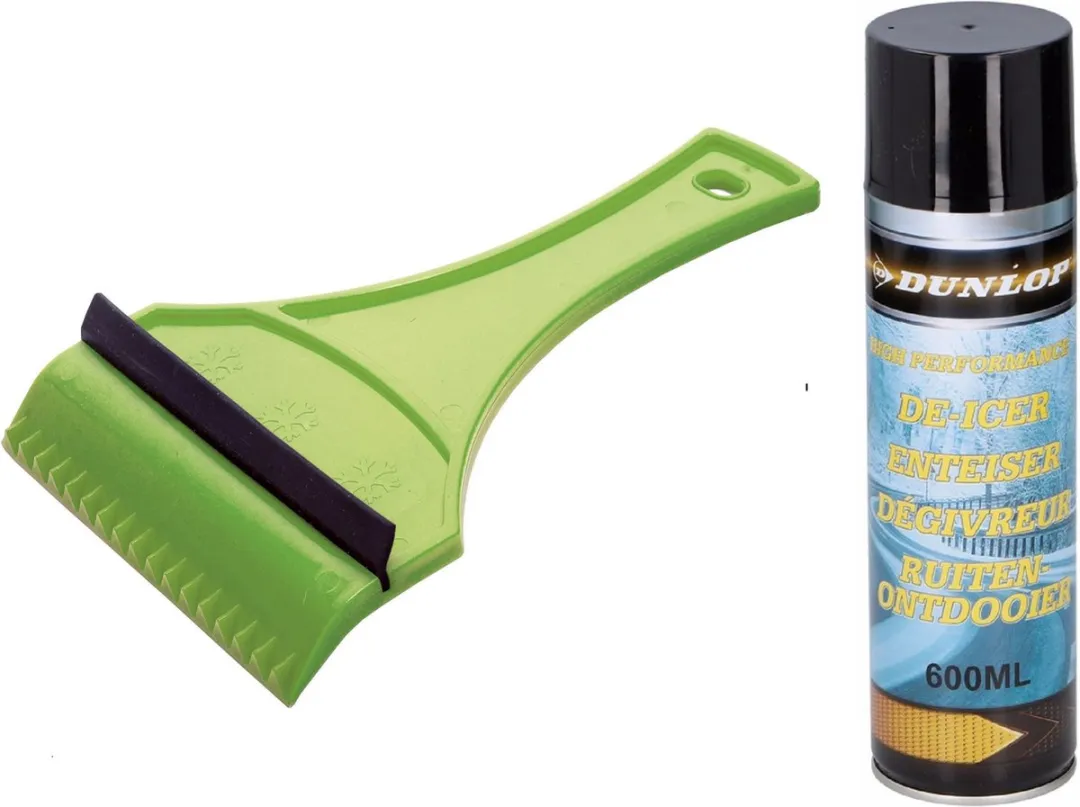 Functionele ijskrabber met rubberen trekker groen van 18 cm met ruiten ontdooier spray set - autoramen met vorst