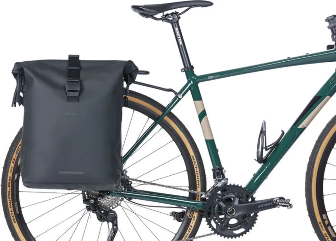 Basil SoHo Fietsschoudertas 17L - Zwart