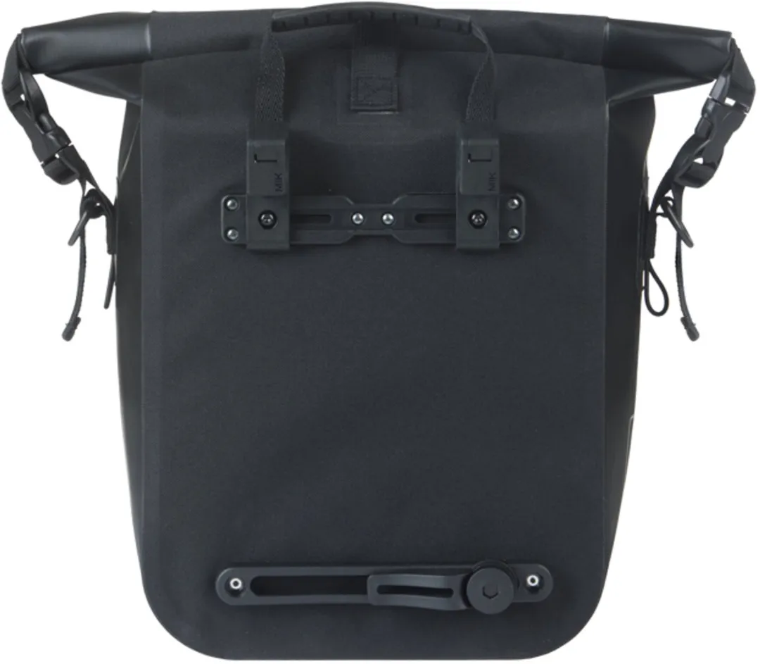 Basil Navigator Waterdichte Fietstas M 15L - Zwart