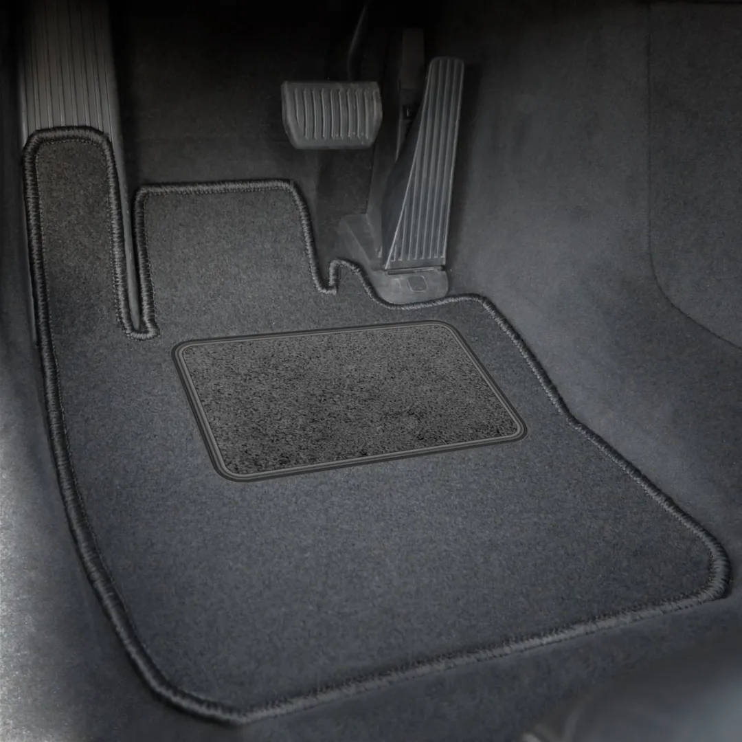 Set velours vloermatten geschikt voor Toyota RAV4 I 1994-2000 - rode afwerking