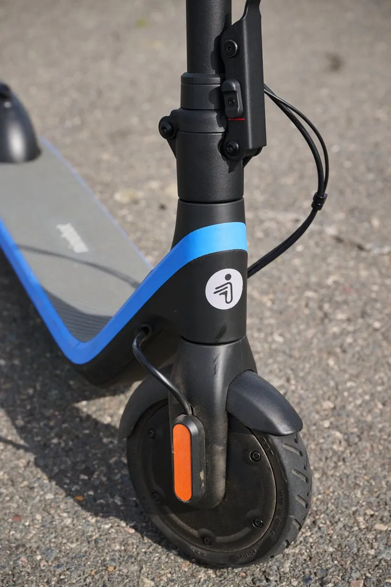 Segway Ninebot Kickscooter C2 Pro E - 17km Actieradius - Blauw/Zwart