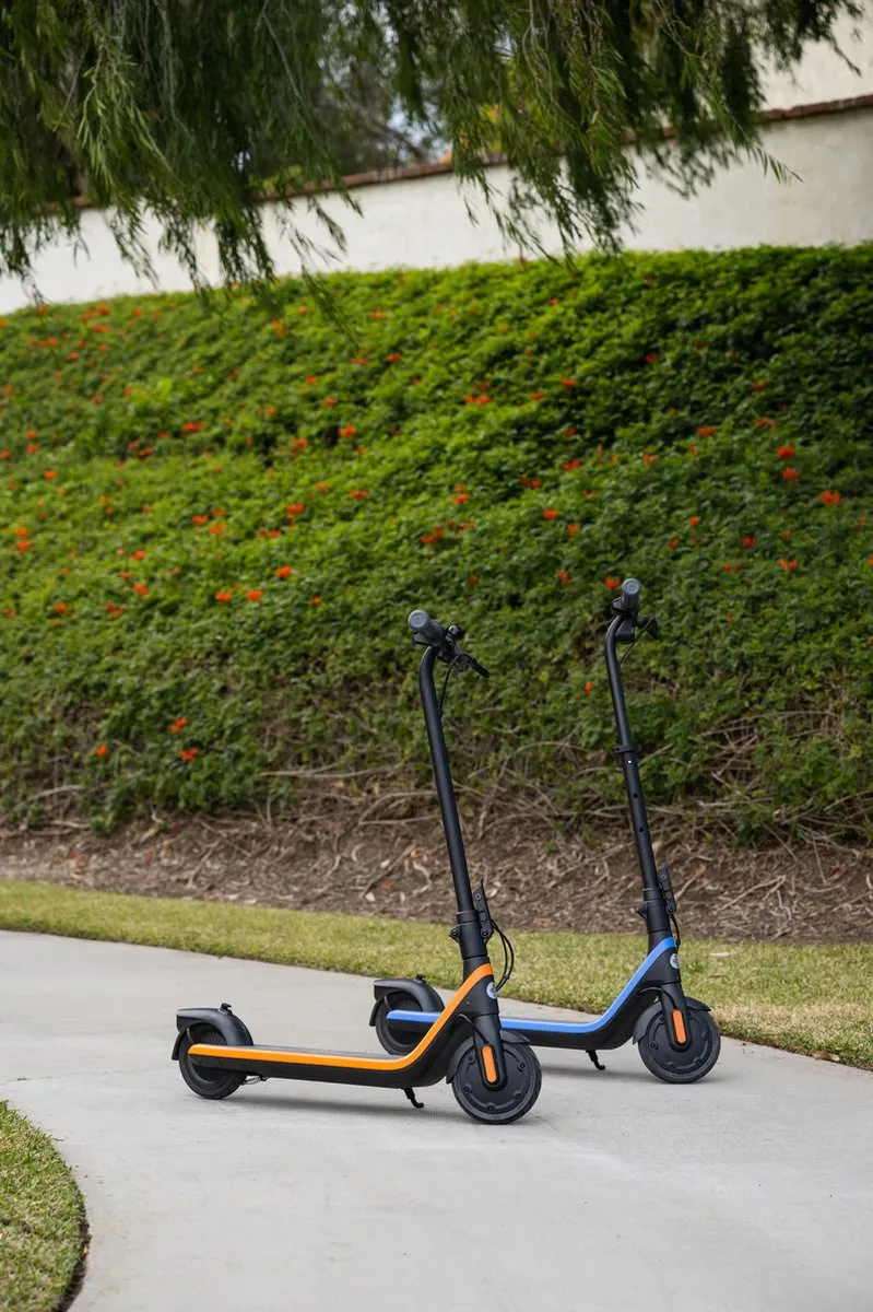 Segway Ninebot Kickscooter C2 Pro E - 17km Actieradius - Blauw/Zwart - afbeelding 6 van 6